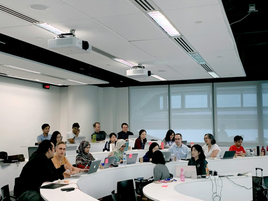 Aula piena per un corso di formazione sul lavoro